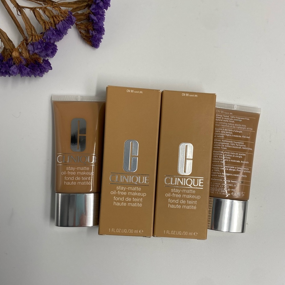 NIB Lot of 2 Clinique Stay-Matte Oil-Free Makeup